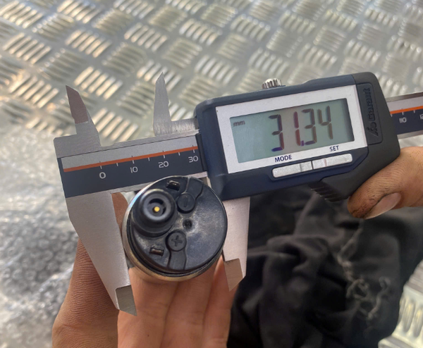 thay mô tơ bơm xăng xe vision