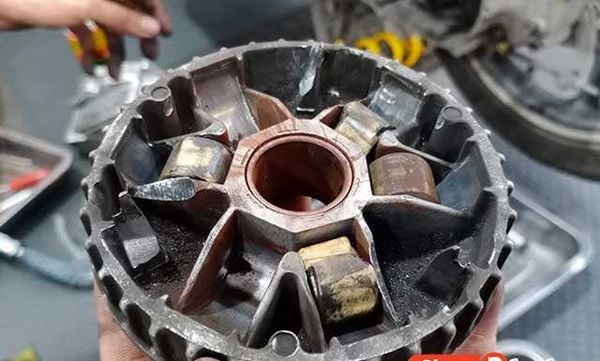 thay-bi-con-xe-may-bao-nhieu-tien