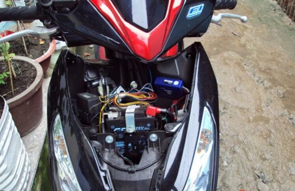 kinh-nghiem-thay-binh-ac-quy-xe-airblade