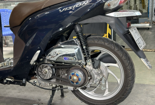 nhan-biet-canh-quat-noi-xe-vision-keu-to