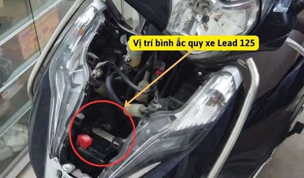 vi-tri-binh-ac-quy-tren-xe-lead