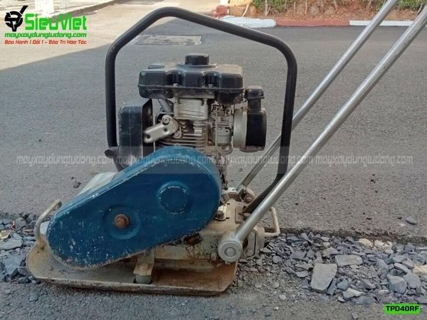 Máy đầm bàn 48kg Hitachi tpd40rf