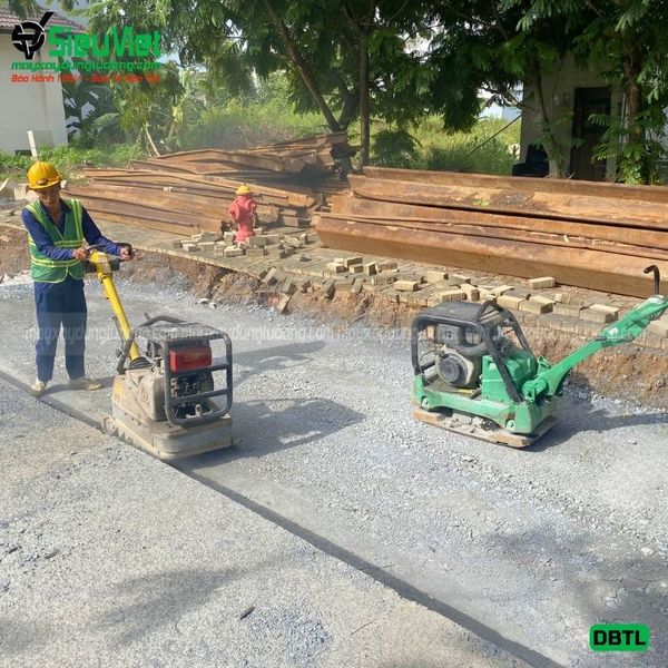 Máy đầm bàn thủy lực