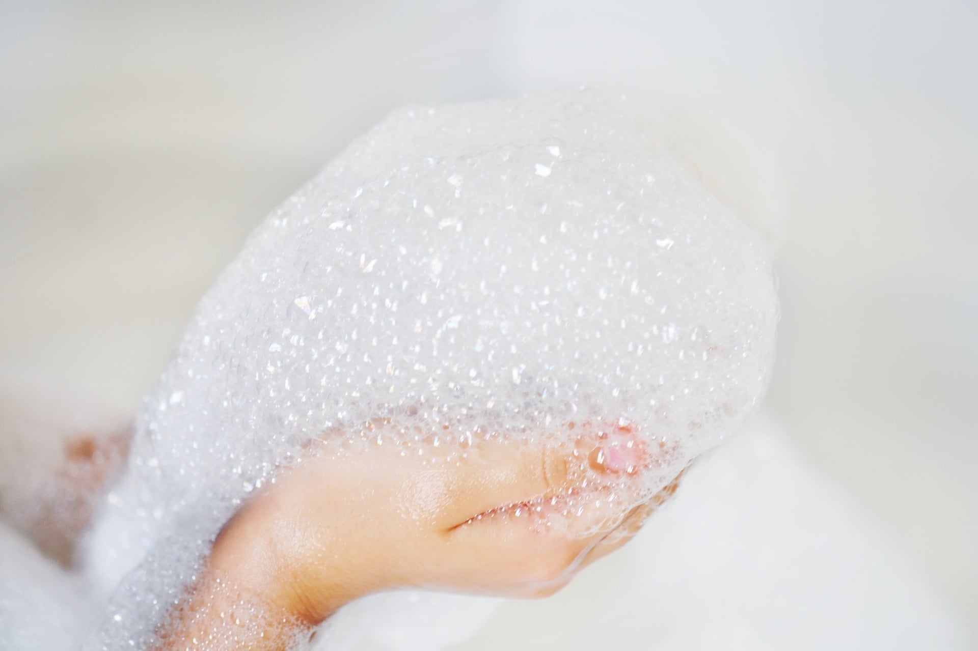 Làm sạch dịu nhẹ da mặt và da cơ thể với sữa tắm và rửa mặt không xà phòng