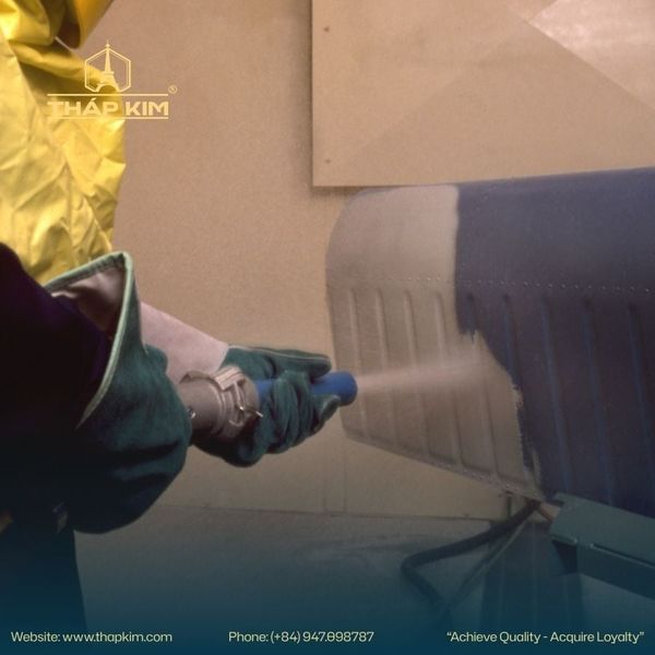 Xử lý bề mặt trong quy trình sơn kết cấu thép