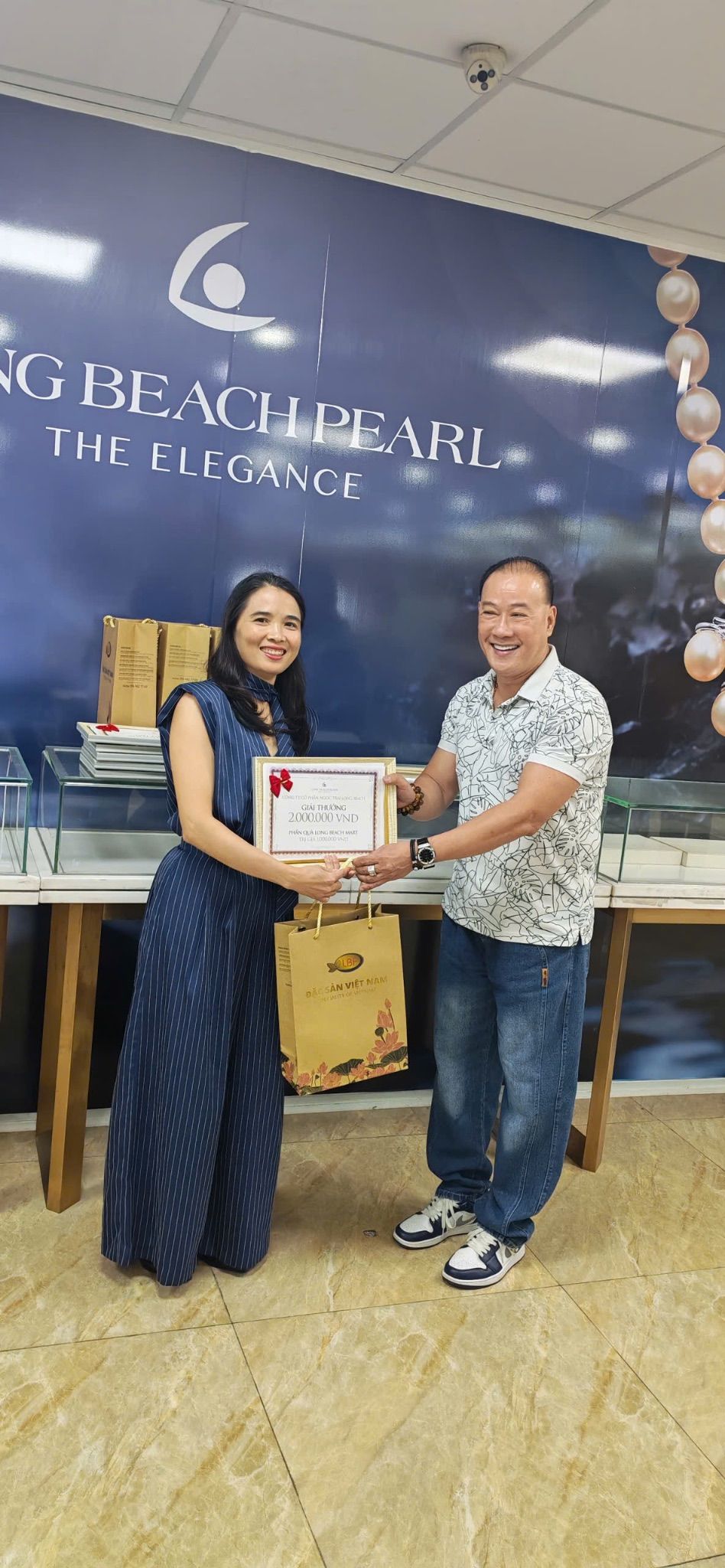 Vinh danh những cá nhân và phòng ban xuất sắc tháng 10