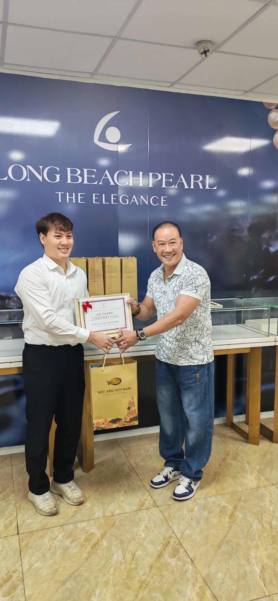 Vinh danh những cá nhân và phòng ban xuất sắc tháng 10