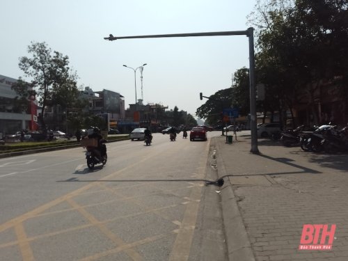 Xử phạt dừng xe quá vạch dừng trước đèn đỏ: Cần hiểu rõ quy định mới