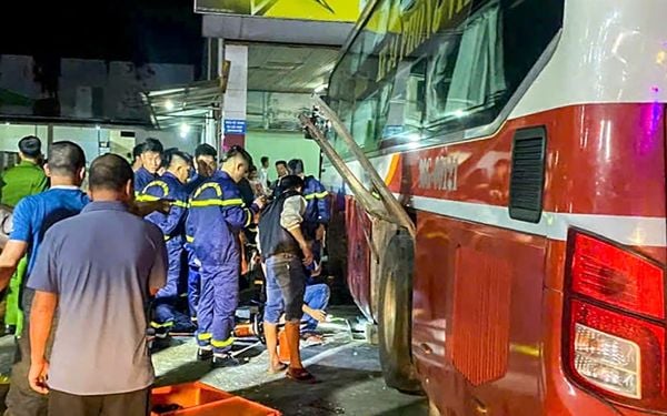 Tai nạn thương tâm tại Quảng Ngãi: Phụ nữ đi xe máy bị cuốn bay khi chuyển hướng