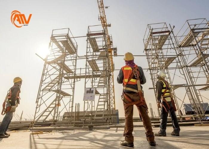 Trình độ và tình trạng sức khỏe cho người làm việc trên giàn giáo