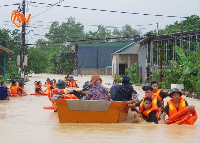 Bảo toàn tính mạng và tài sản cho người dân trong mùa lũ