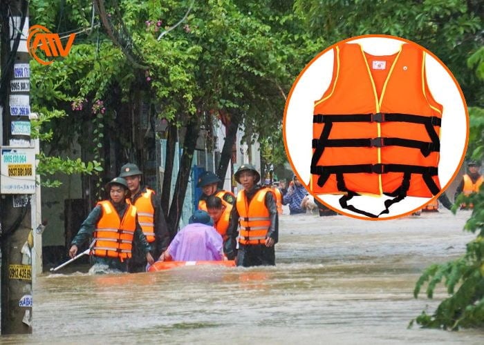 Thiết bị bảo hộ qua mùa lũ