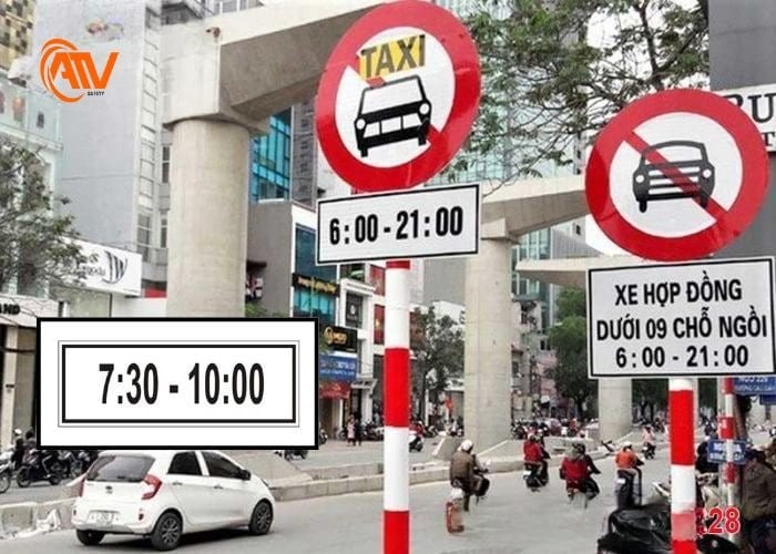 Biển báo phụ được đặt dưới các biển chính