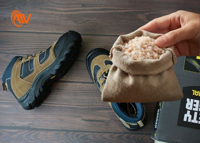 Làm khô giày bằng muối