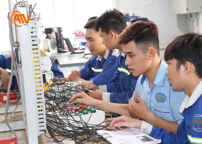 Ngành điện công nghiệp yêu cầu các kỹ năng cao