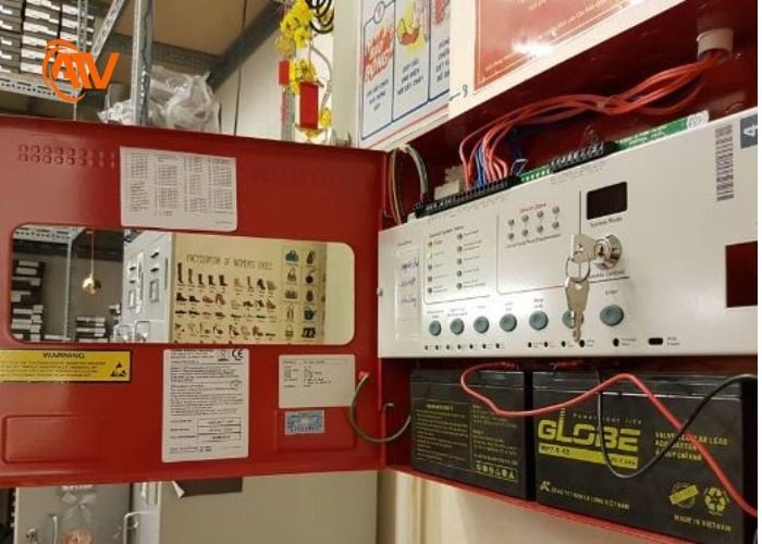 Tủ trung tâm báo cháy tiếp nhận tín hiệu từ thiết bị đầu vào