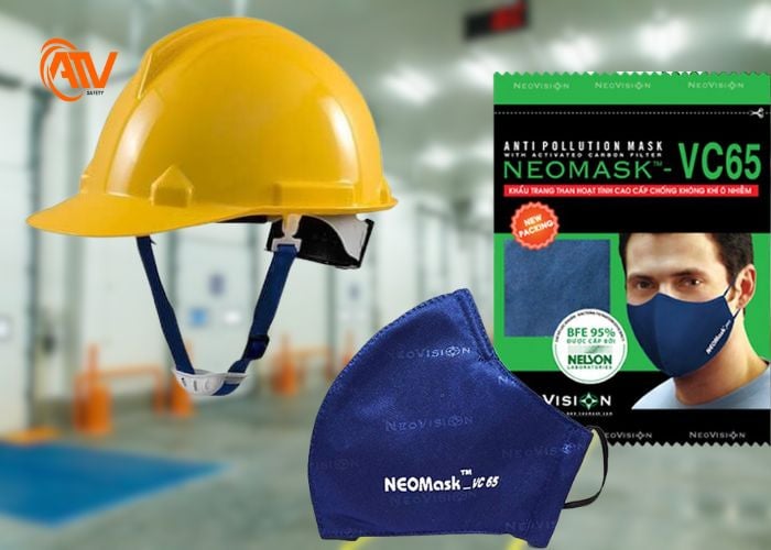 Mũ bảo hộ và khẩu trang