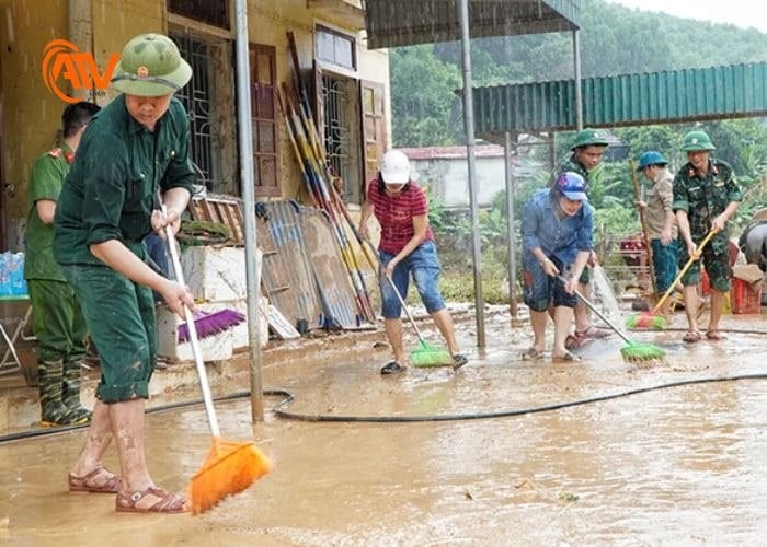 Lập danh sách và chuẩn bị các vật dụng cần thiết nhất trong mùa mưa bão