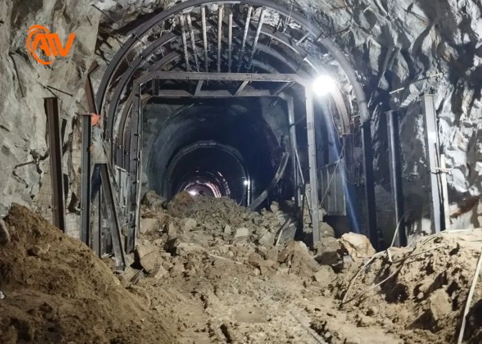 Sập hầm và sạt lở đất nghiêm trọng, gây hậu quả thảm khốc