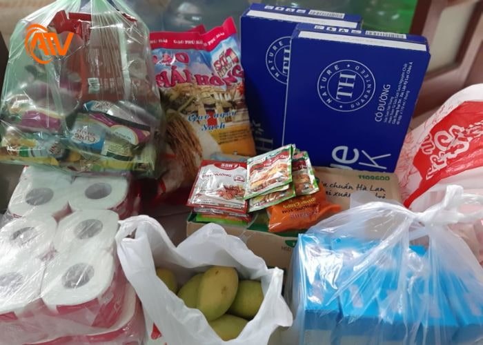 Dự trữ thực phẩm và nước uống khi bão đến