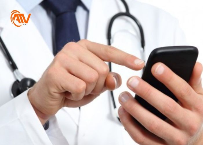 Theo dõi và đánh giá tình trạng của người bị đuối nước