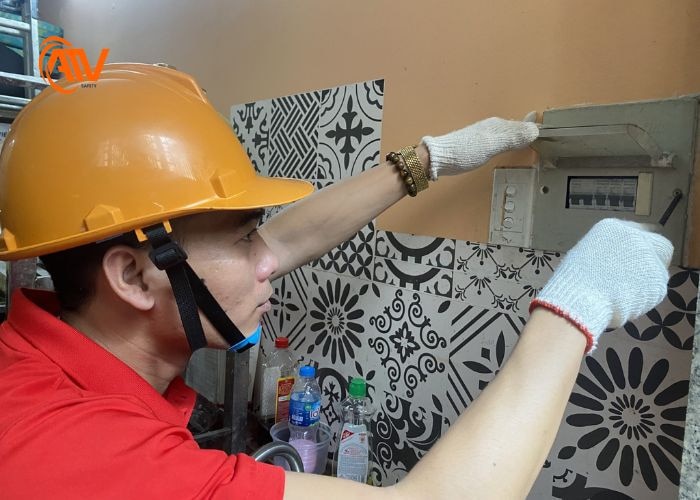 Bước đầu sơ cứu người bị điện giật