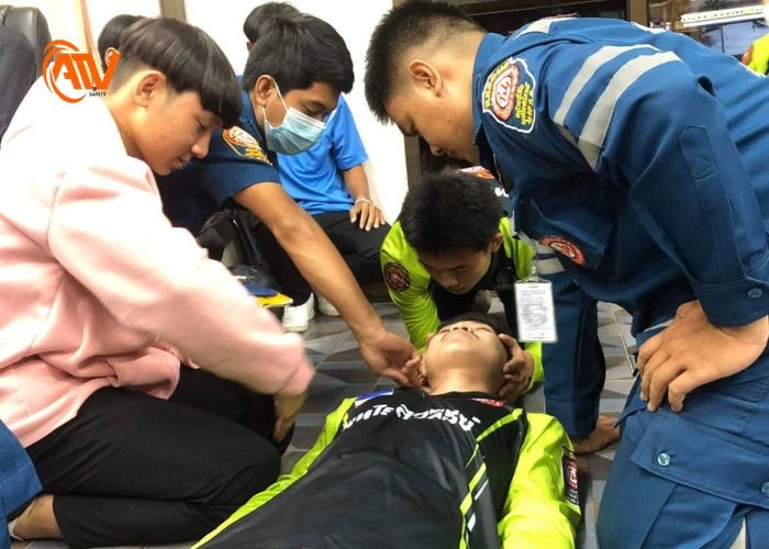 Bước 3 sơ cứu người bị điện giật