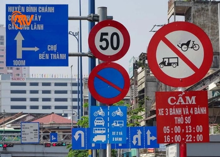 Biển báo của tiêu chuẩn an toàn giao thông