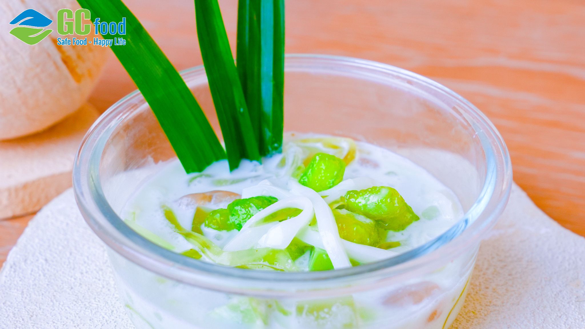 Cách nấu chè thạch nước cốt dừa rất đơn giản, người chế biến chỉ cần chú ý một chút, nhất là khâu làm nước cốt dừa là sẽ làm ra một ly chè mát rượi, ngon lành.