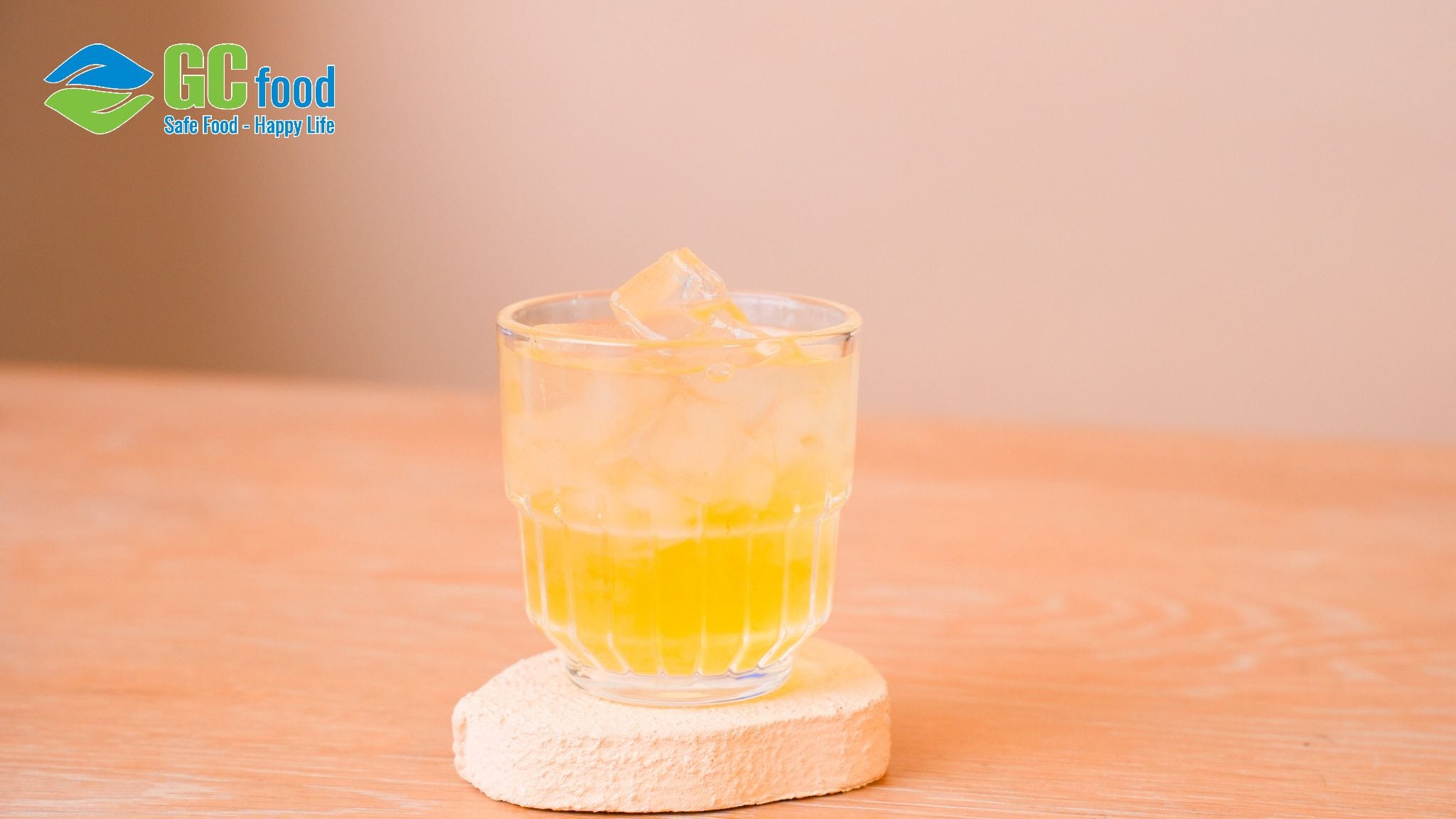 Nhiều người khi tìm hiểu nha đam mật ong có tác dụng gì sẽ biết rằng đây là thực phẩm hỗ trợ vừa dưỡng da vừa tăng sức đề kháng.