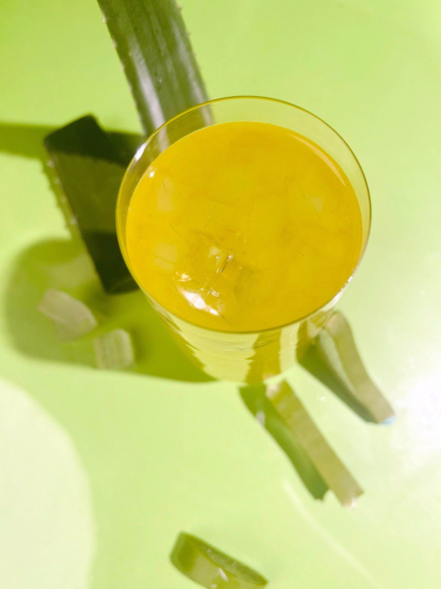 Nước hoa hồng nha đam có tác dụng chăm sóc da hiệu quả mà lại rất dễ làm tại nhà