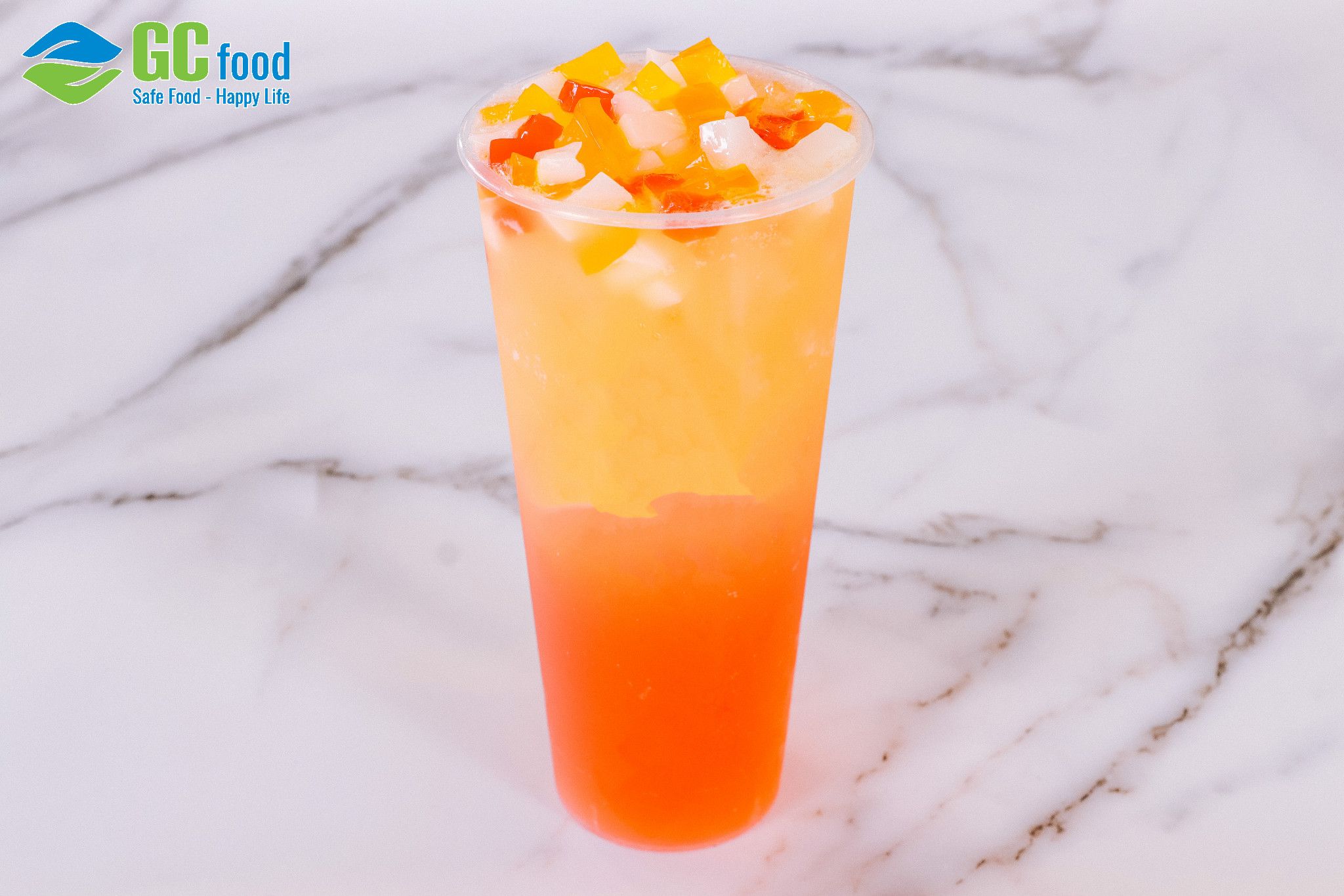 Ly trà đào thạch dừa sữa béo ngậy nhưng vẫn giữ được hương vị thanh mát