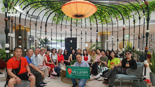Đoàn doanh nghiệp lữ hành & báo chí Việt Nam trong chuyến FAM Trip Sri Lanka 9/2025.
