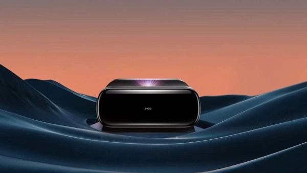 JMGO O2s Ultra có thiết kế vuông vức, khá nhỏ gọn và dễ setup