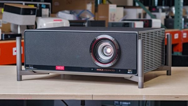 Xgimi Titan mang vẻ ngoài sang trọng, cao cấp