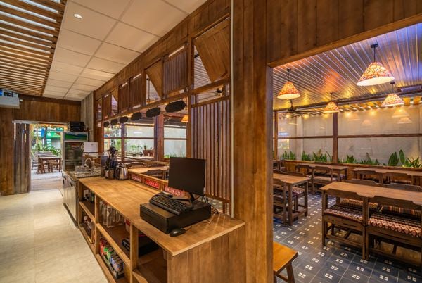 bo-tri-quay-thu-ngan-chuan-phong-thuy-bi-kip-toi-uu-dong-tien-cho-mo-hinh-f&b