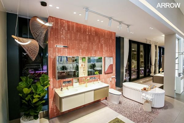 Nhà tắm đẹp hiện đại với bồn tắm và thiết bị nhà tắm cao cấp tạo không gian thư giãn