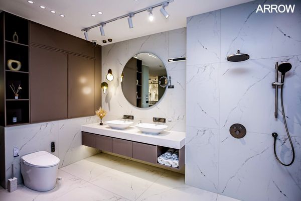 Thiết bị vệ sinh Arrow cho toilet đẹp và hiện đại trưng bày tại showroom