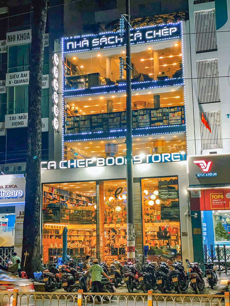 Nhà Sách Cá Chép 211 - 213 Võ Văn Tần, Phường Bàn Cờ, TP. HCM