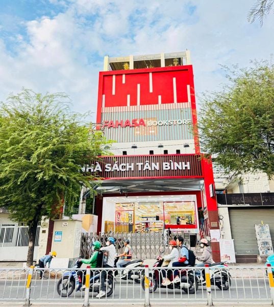 Nhà sách bán văn phòng phẩm Tân Bình