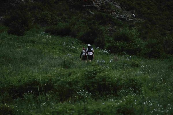 nen-an-gi-truoc-trong-va-sau-khi-di-hiking-bi-quyet-giu-suc