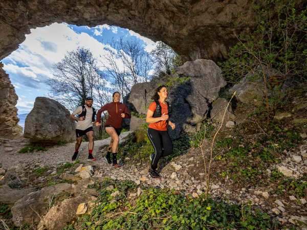 chay-dia-hinh-trail-running-khi-buoc-chan-hoa-vao-thien-nhien