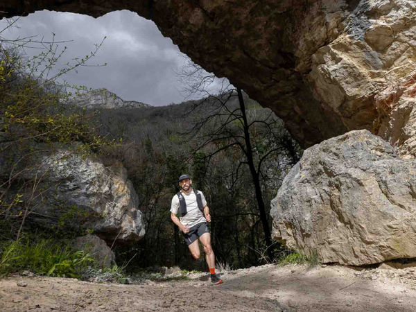 chay-dia-hinh-trail-running-khi-buoc-chan-hoa-vao-thien-nhien