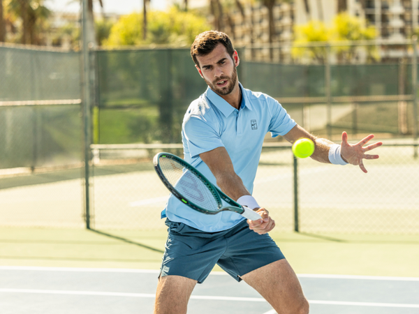 vot-tennis-wilson-blade-cay-vot-chuan-kiem-soat-cho-loi-danh-hien-dai