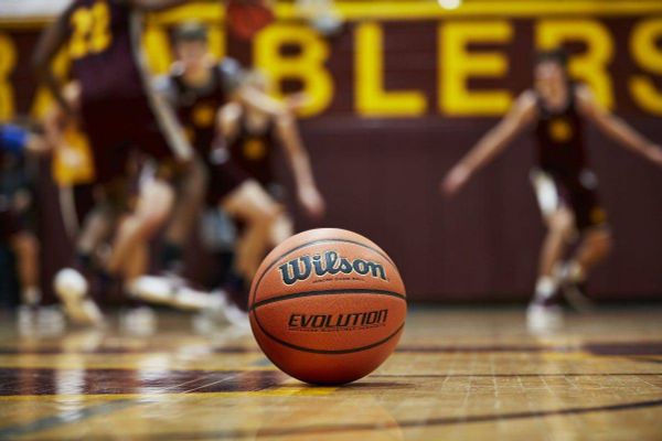 vi-sao-wilson-tro-thanh-official-nba-basketball?