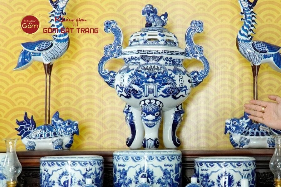 dinh-tho-men-lam-tai-khong-gian-gom-bat-trang
