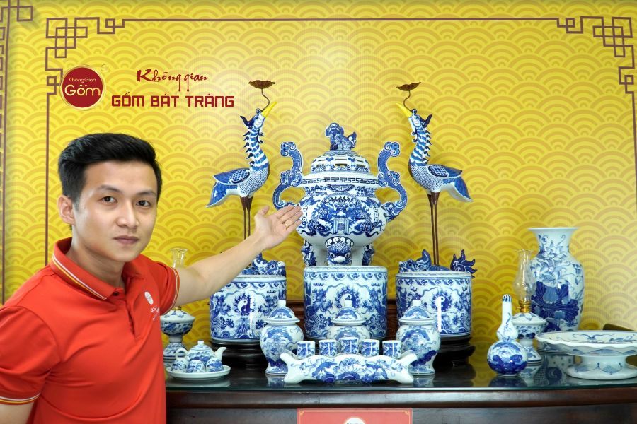 ban-tho-gia-tien-men-lam-khong-gian-gom-bat-trang