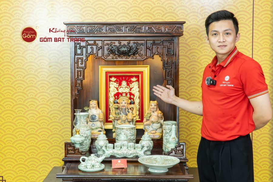 ban-tho-than-tai-tho-dia-men-ngoc-hoang-toc-tai-khong-gian-gom-bat-trang