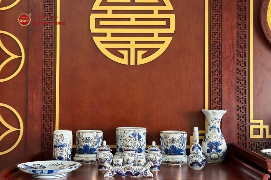 Bộ thờ gốm sứ