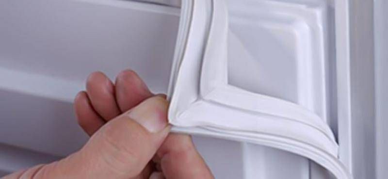 Gioăng cửa tủ bị hỏng cũng là nguyên nhân chính gây ra tủ đông bị chảy nước dưới gầm